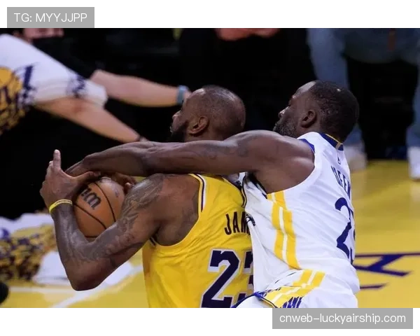 湖人勇士加时激战,詹姆斯与库里末节对飚关键三分 湖人勇士加时激战,詹姆斯与库里末节对飚关键三分