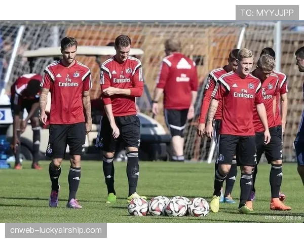 拜仁客战圣保利：卫冕冠军冲击联赛第25胜，保级队防线面临严峻考验